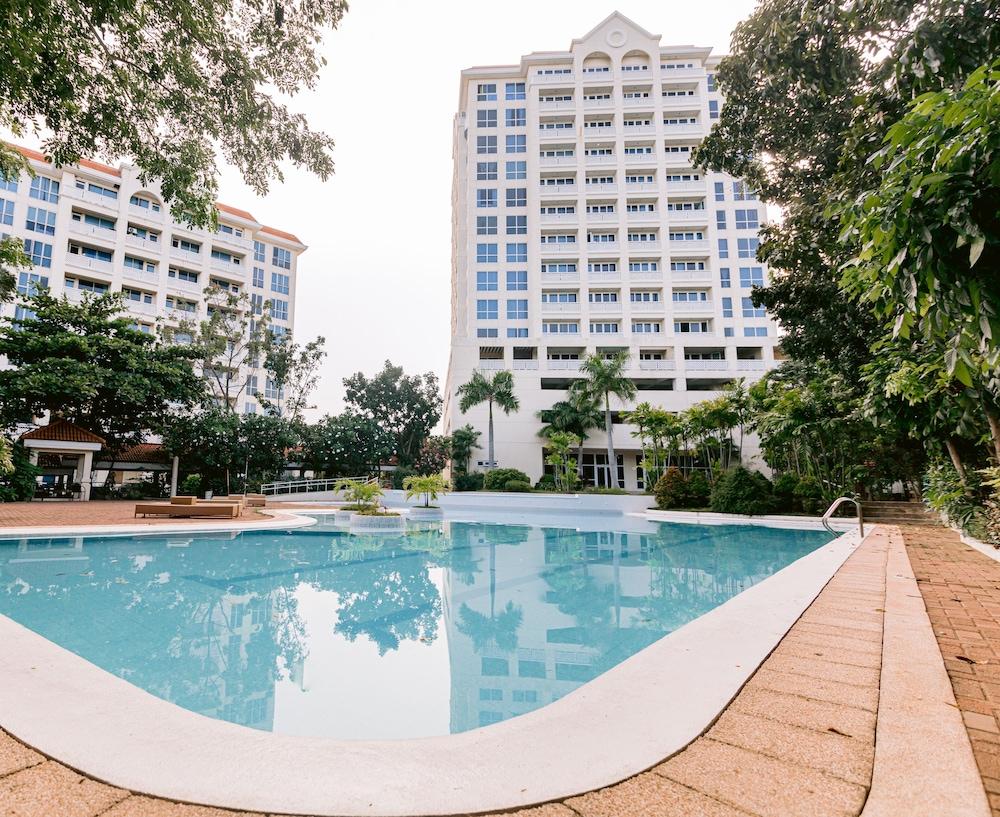 Sotogrande Hotel And Resort Lapu-Lapu City Exterior photo